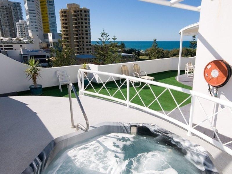 8 Philip Avenue, Broadbeach QLD 4218