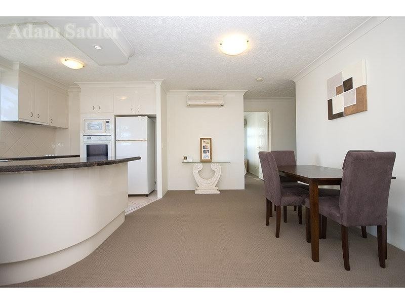8 Philip Avenue, Broadbeach QLD 4218