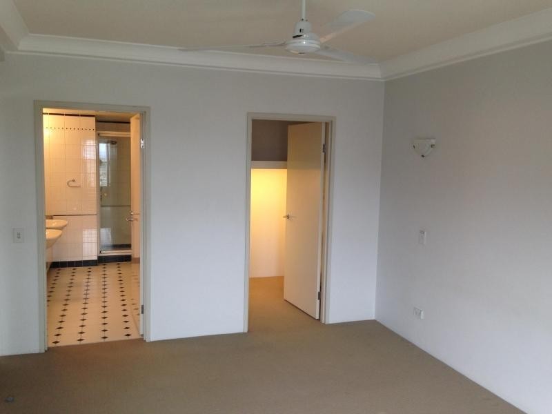12 Commodore drive, Paradise Waters QLD 4217