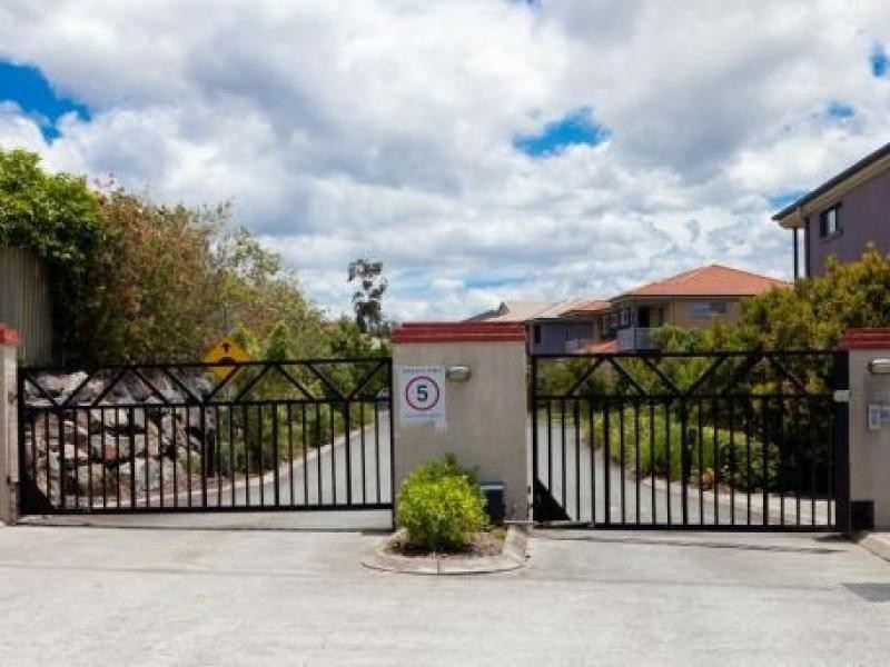 31 Archipelago Street, Pacific Pines QLD 4211