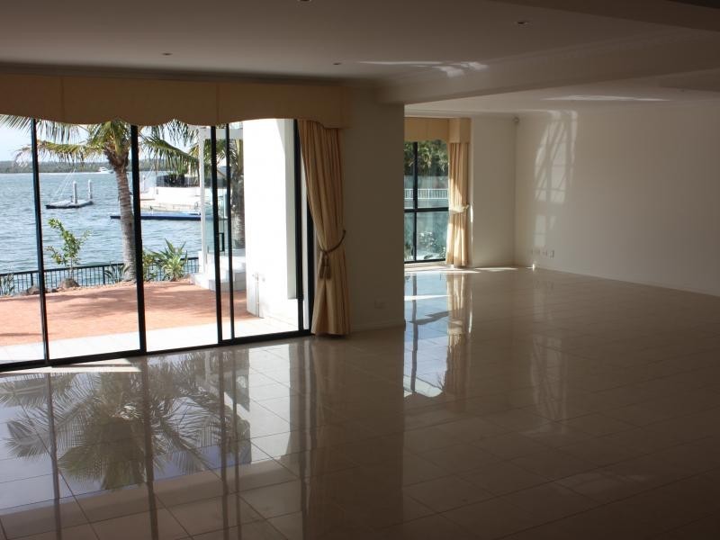 3 The Peninsula, Sovereign Islands QLD 4216