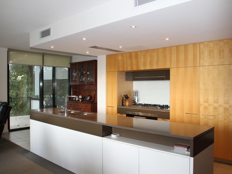 10 Pidgeon Close, West End QLD 4101