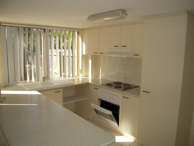 643 Pine Ridge Road, Biggera Waters QLD 4216