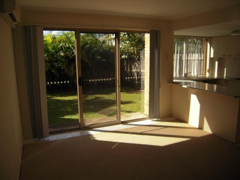 643 Pine Ridge Road, Biggera Waters QLD 4216