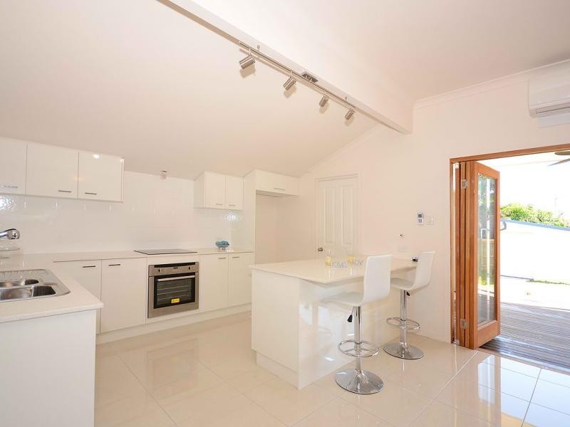 24 View st, Torquay QLD 4655