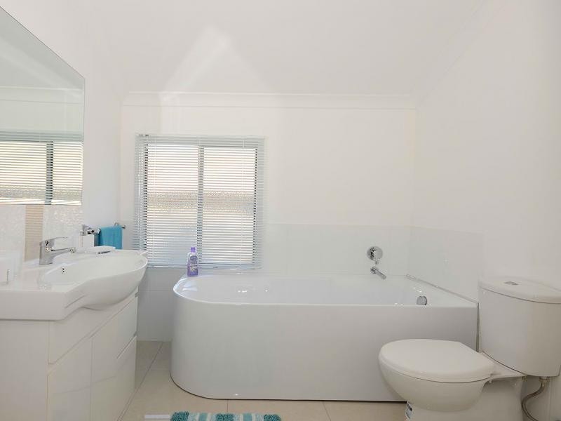 24 View st, Torquay QLD 4655