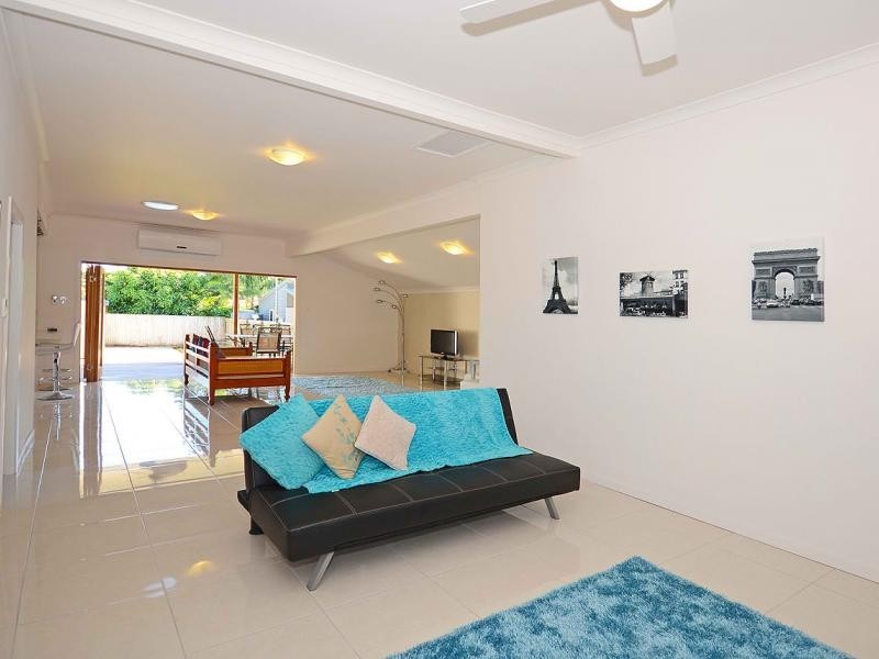 24 View st, Torquay QLD 4655