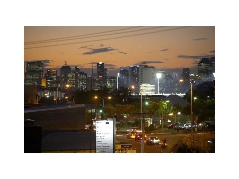 8 Ridge Street, Greenslopes QLD 4120