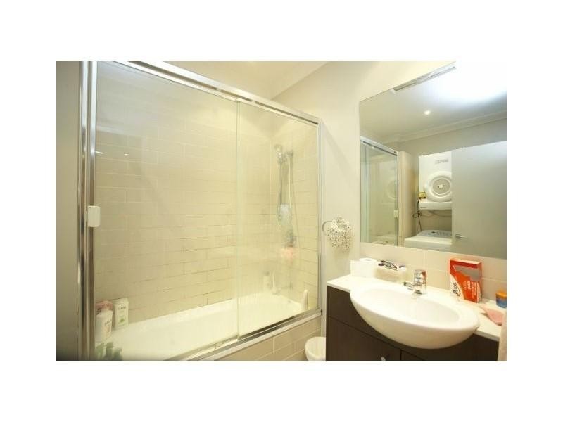 8 Ridge Street, Greenslopes QLD 4120