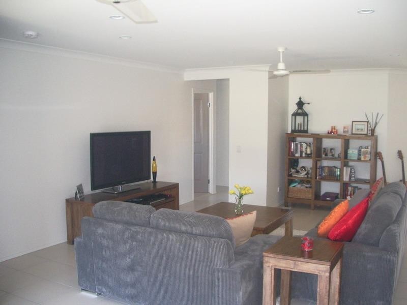 230 Pulgul St, Urangan QLD 4655