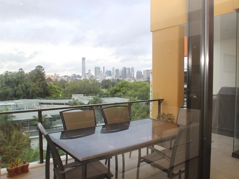 10 Pidgeon Close, West End QLD 4101