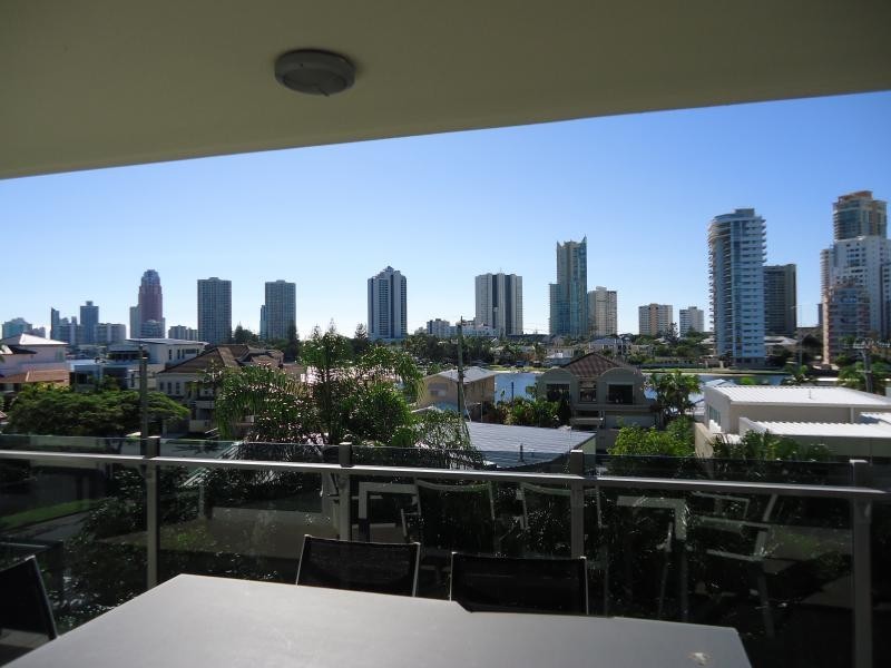 53 Darrambal, Chevron Island QLD 4217