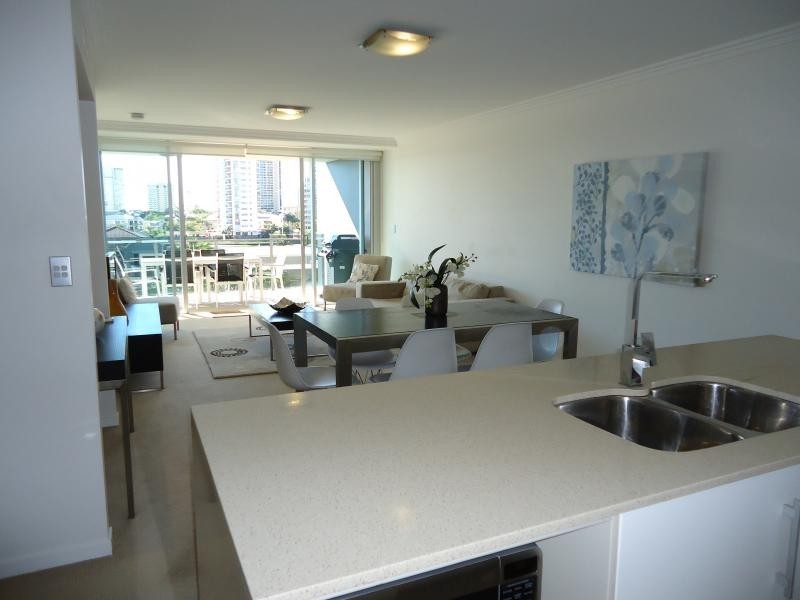 53 Darrambal, Chevron Island QLD 4217