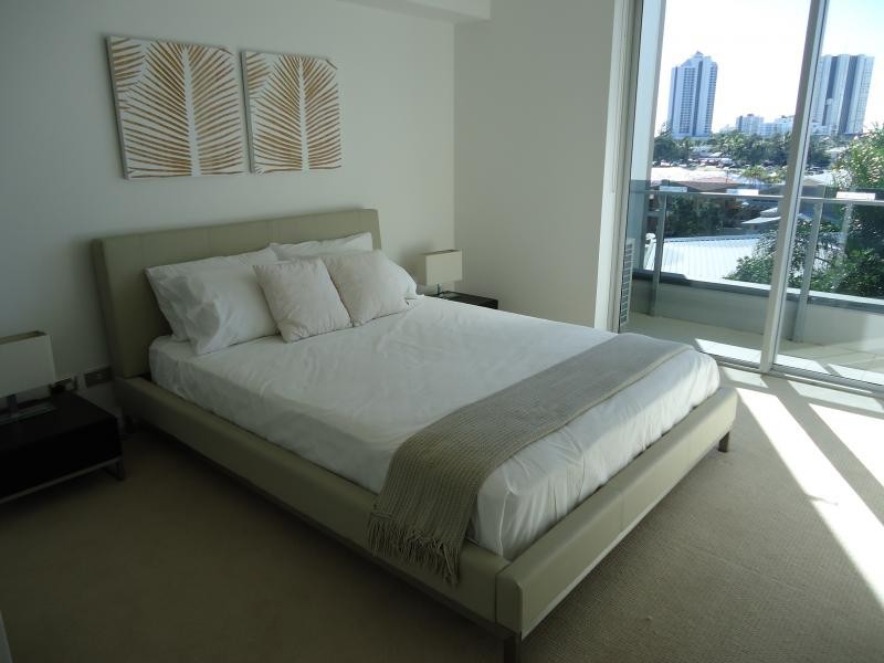 53 Darrambal, Chevron Island QLD 4217