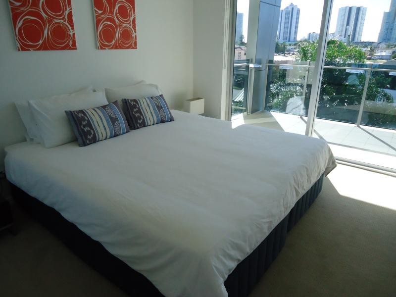 53 Darrambal, Chevron Island QLD 4217