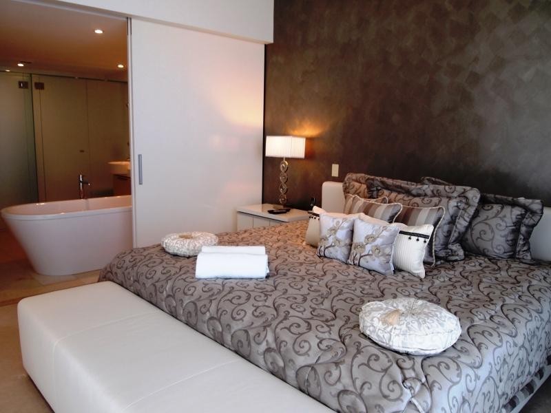 323 Bayview Street, Hollywell QLD 4216