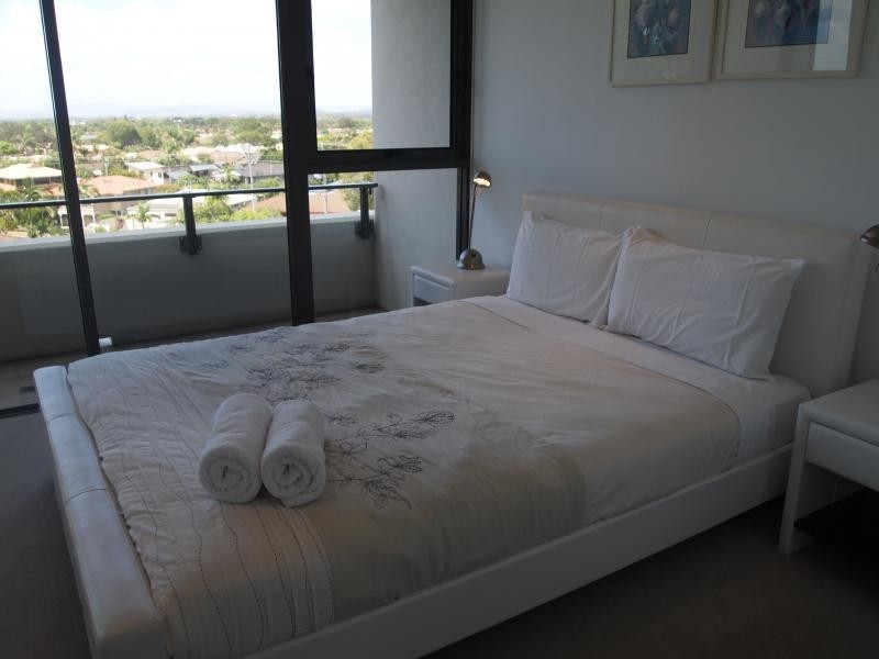 323 Bayview Street, Hollywell QLD 4216