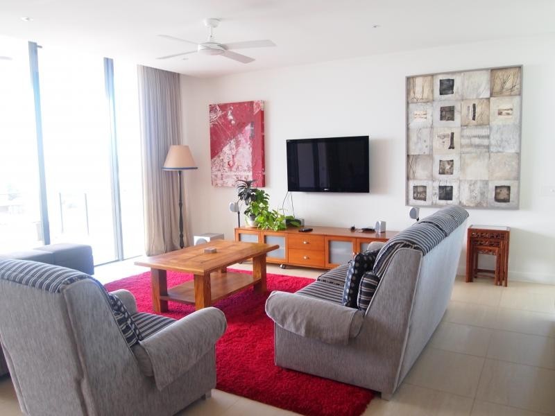 323 Bayview Street, Hollywell QLD 4216