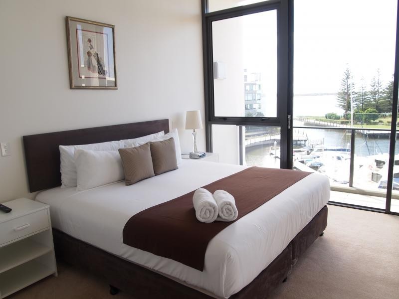 323 Bayview Street, Hollywell QLD 4216