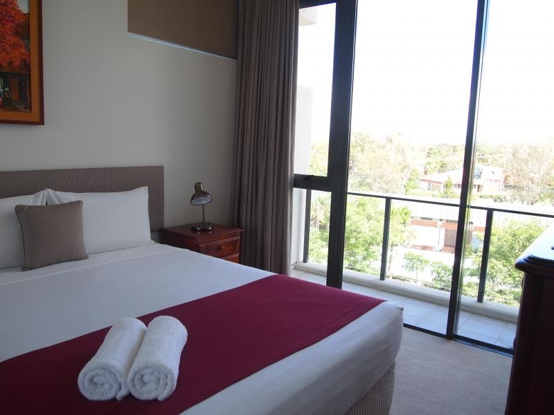 323 Bayview Street, Hollywell QLD 4216