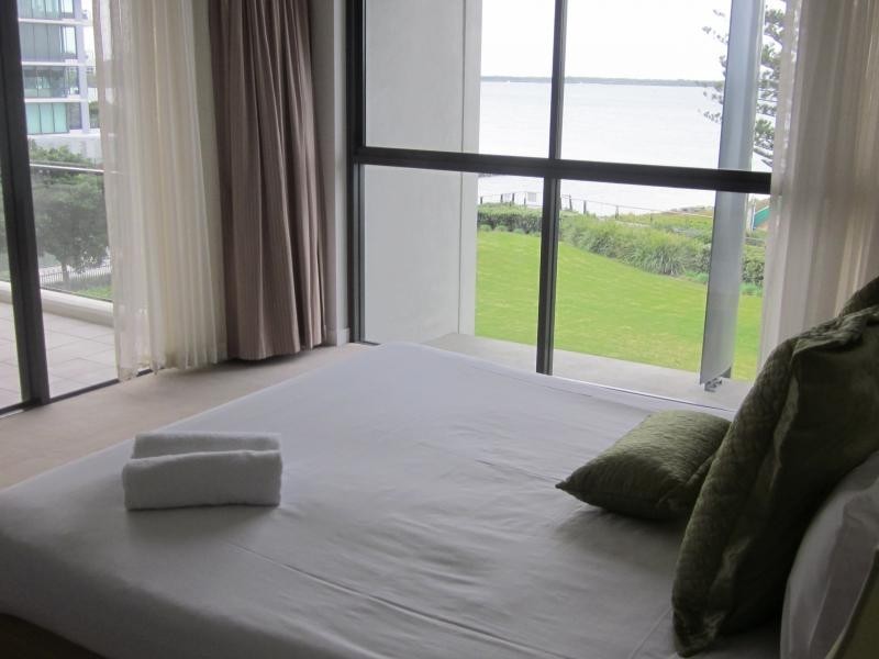323 Bayview Street,, Hollywell QLD 4216