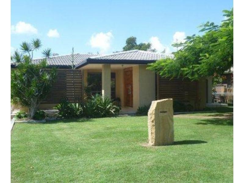 90 Cunningham St, Urangan QLD 4655