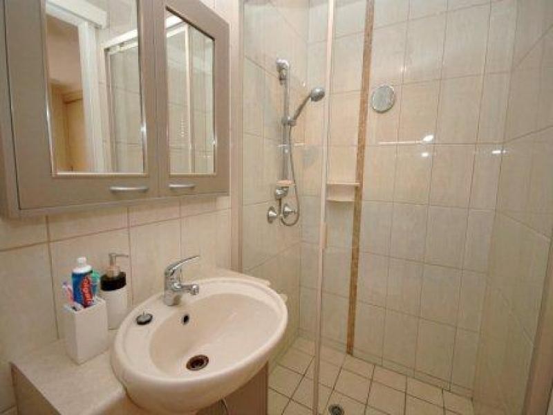 90 Cunningham St, Urangan QLD 4655