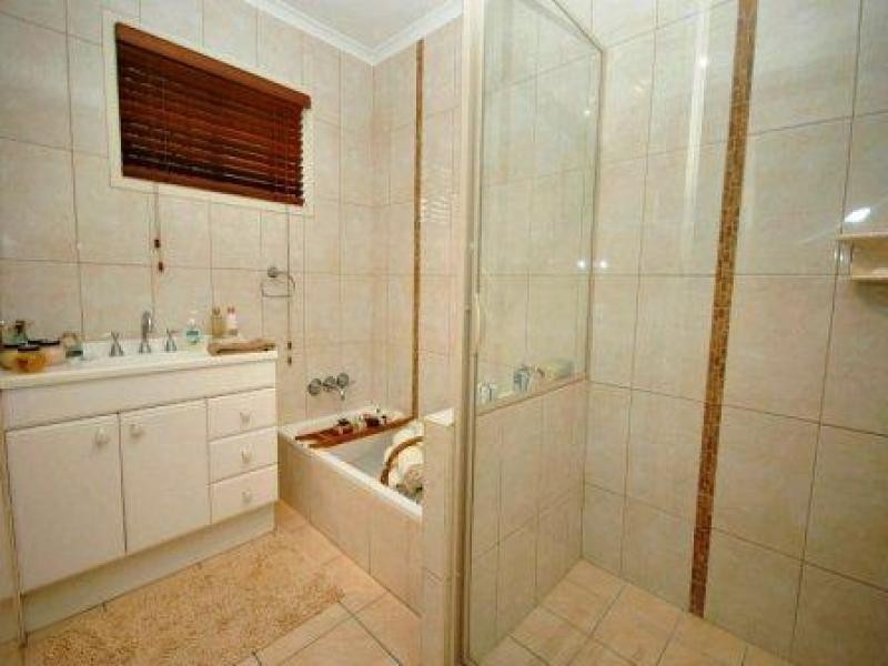 90 Cunningham St, Urangan QLD 4655