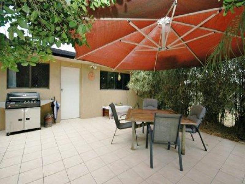 90 Cunningham St, Urangan QLD 4655