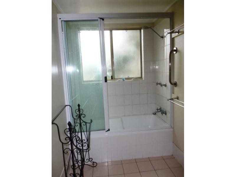 566 The Esplanade, Urangan QLD 4655