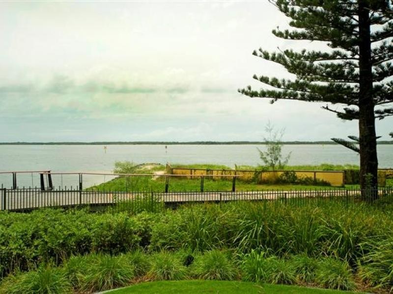 323 Bayview Street, Hollywell QLD 4216