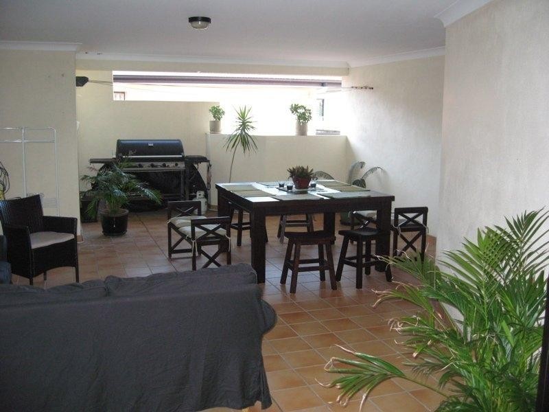 2 Henry Street, Redcliffe QLD 4020