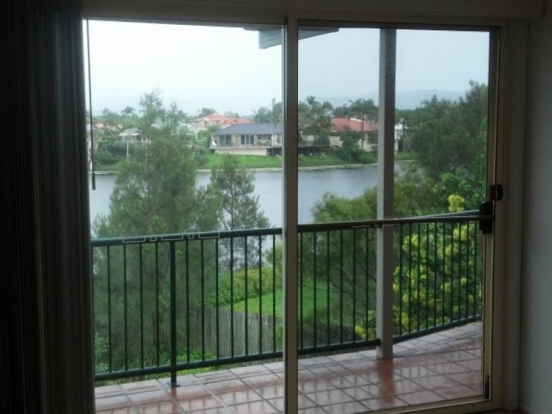 9 Santa Cruz Blvd, Clear Island Waters QLD 4226