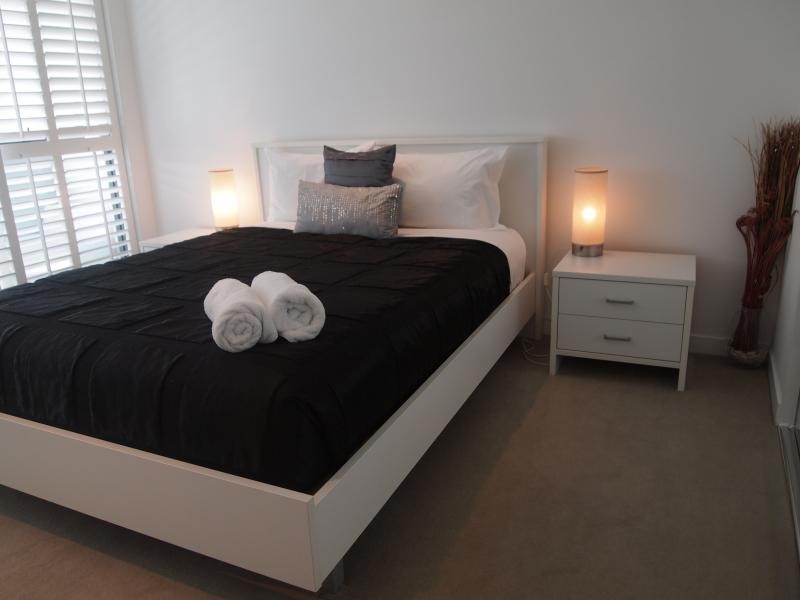 323 Bayview Street, Hollywell QLD 4216