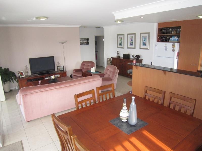 70 Norman Crescent, Norman Park QLD 4170