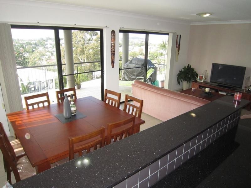 70 Norman Crescent, Norman Park QLD 4170