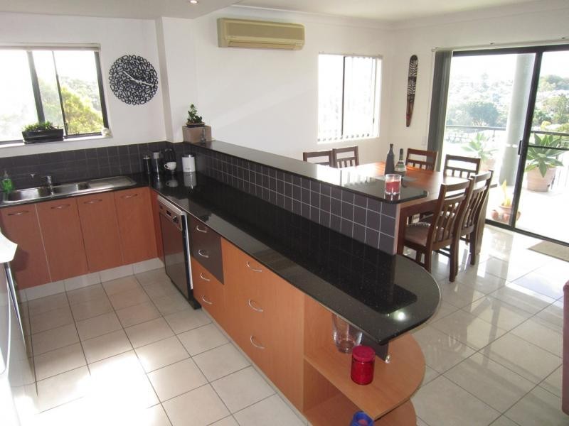 70 Norman Crescent, Norman Park QLD 4170