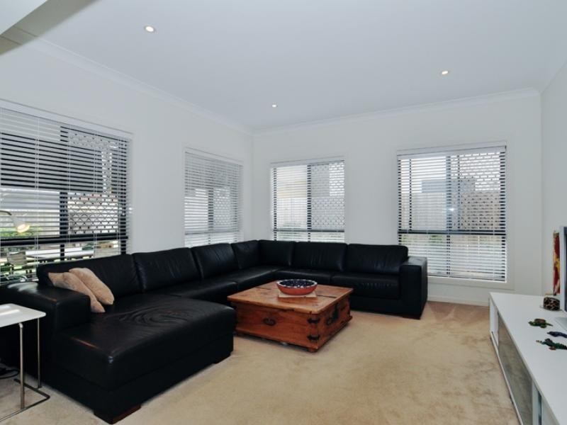 16 Surbiton Court, Carindale QLD 4152