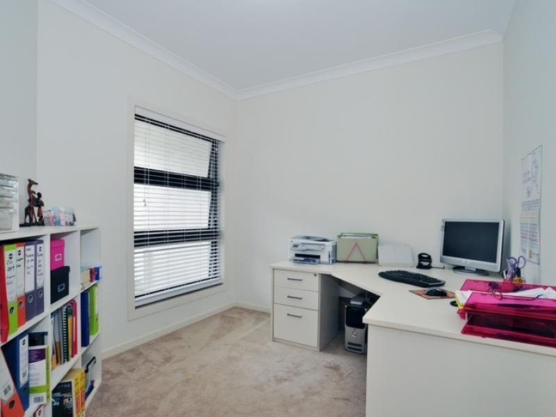 16 Surbiton Court, Carindale QLD 4152