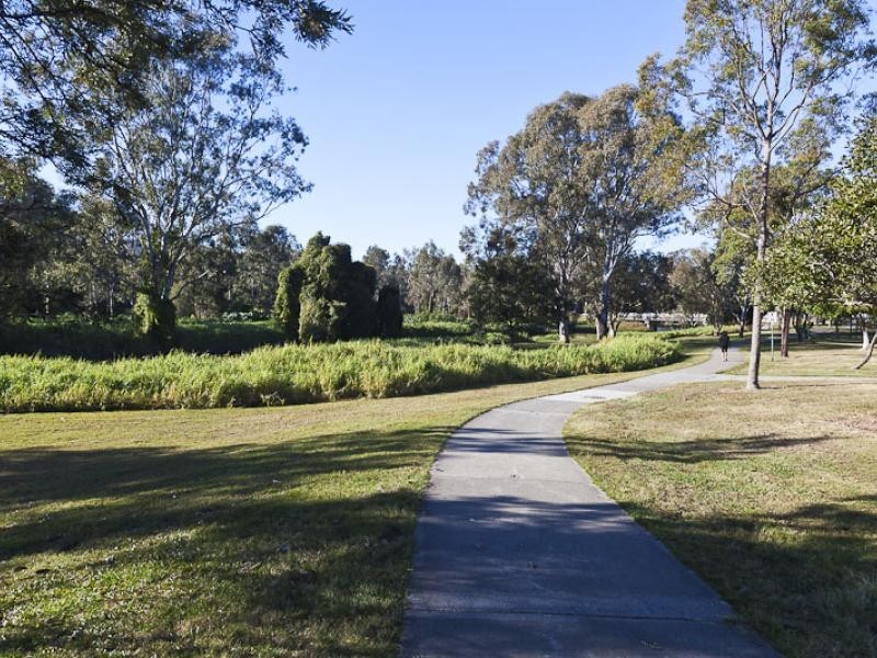 16 Surbiton Court, Carindale QLD 4152