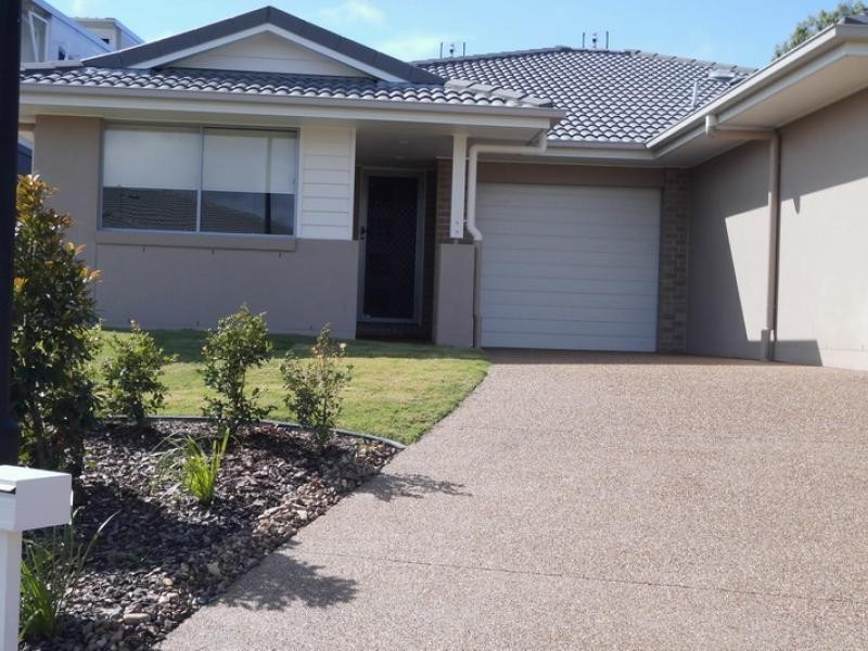 230 Pulgul St, Urangan QLD 4655