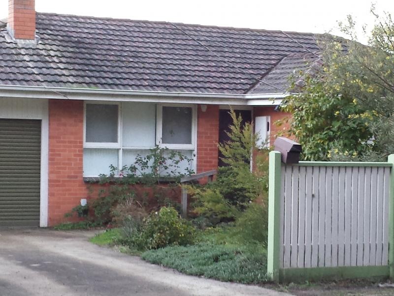 121 Cambridge Rd, Mooroolbark VIC 3138