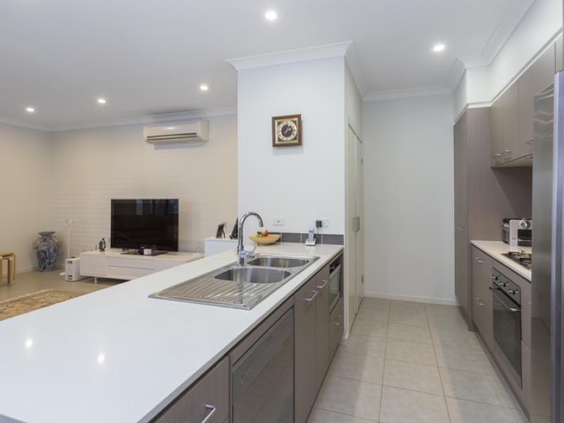 16 Surbiton Court, Carindale QLD 4152