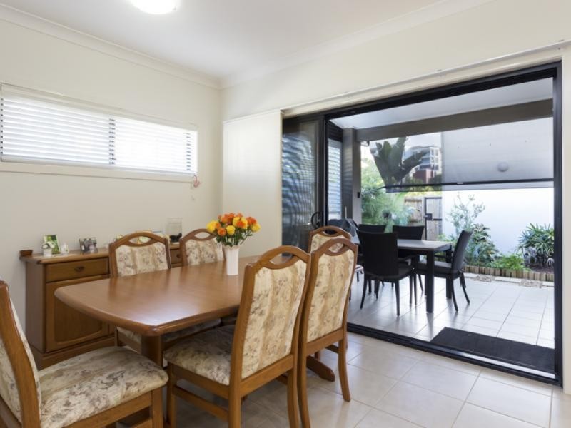 16 Surbiton Court, Carindale QLD 4152