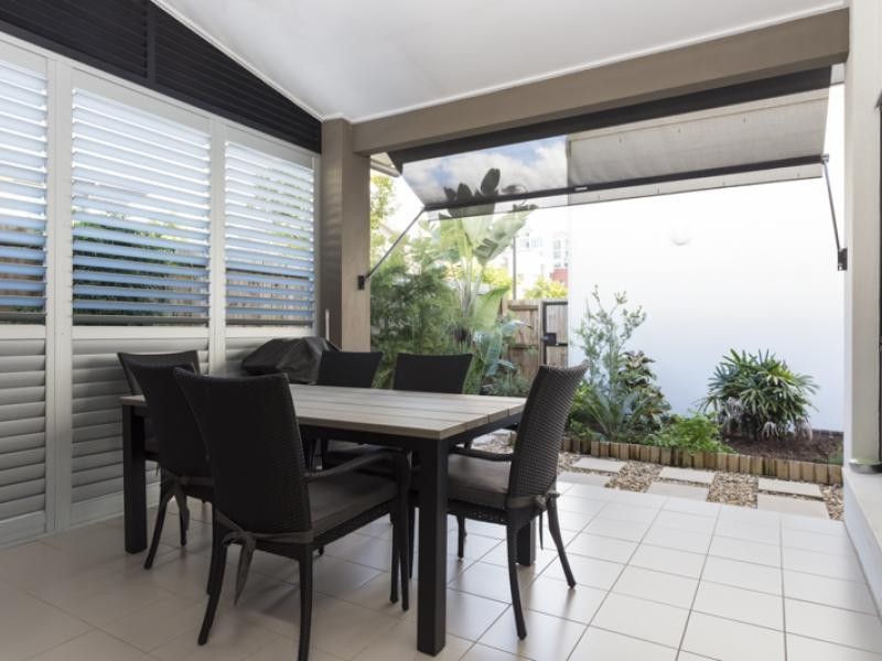 16 Surbiton Court, Carindale QLD 4152