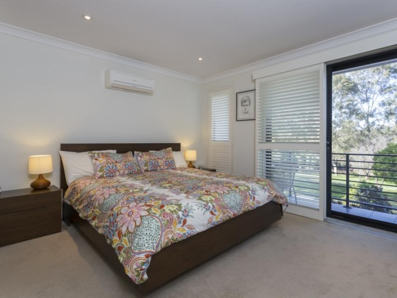 16 Surbiton Court, Carindale QLD 4152