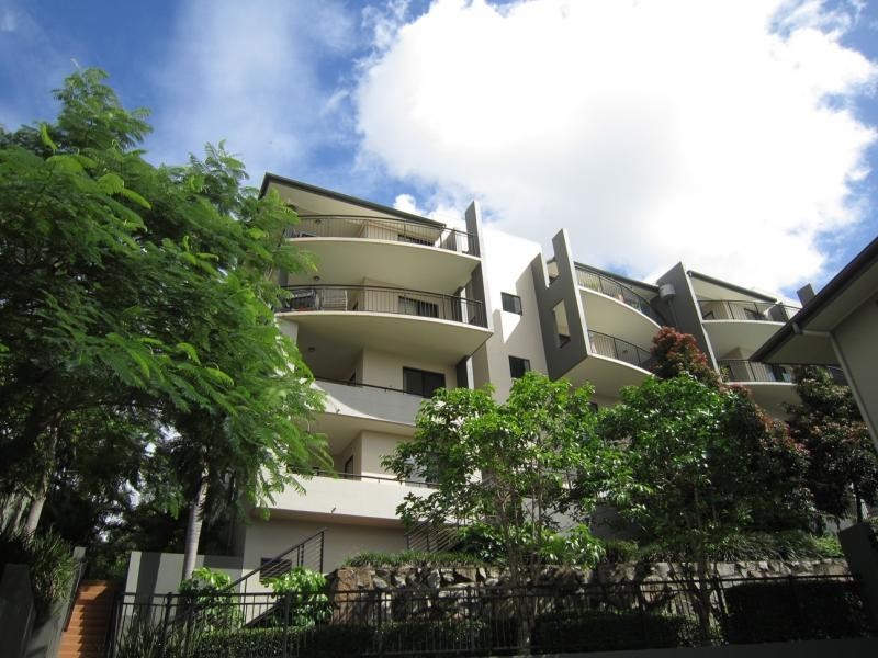 70 Norman Crescent, Norman Park QLD 4170