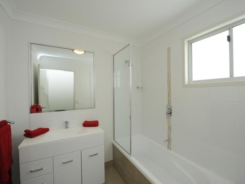 1 Cavella Drive, Glen Eden QLD 4680