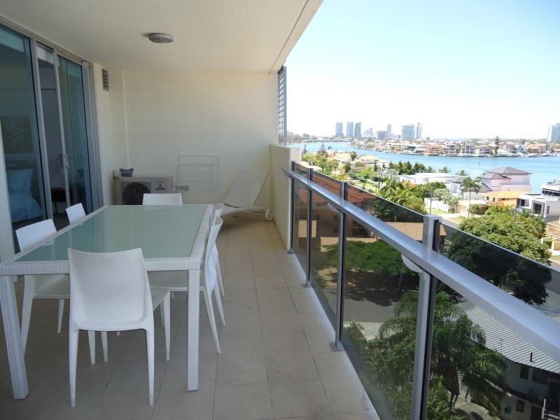 53 Darrambal, Chevron Island QLD 4217