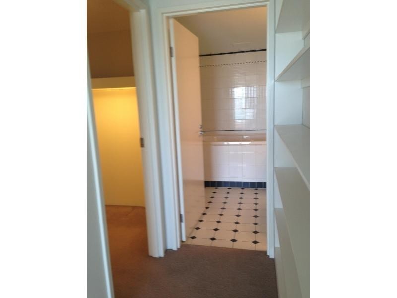 12 Commodore Drive, Paradise Waters QLD 4217